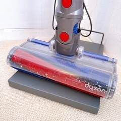 ダイソン Dyson V8 Fluffy Extra 掃除機　の画像