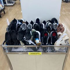 【リユースのサカイ野々市店】スニーカー　3980円以下　コーナー...
