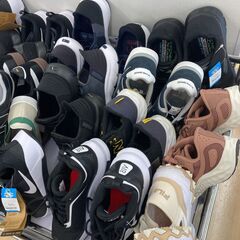 【リユースのサカイ野々市店】スニーカー　3980円以下　コーナー設置しました。の画像