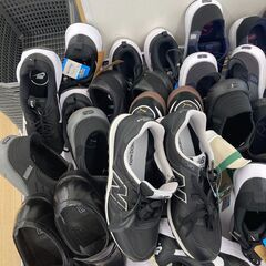 【リユースのサカイ野々市店】スニーカー　3980円以下　コーナー設置しました。の画像