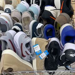 【リユースのサカイ野々市店】スニーカー　3980円以下　コーナー設置しました。の画像
