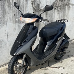 大人気セール‼️安心のバッテリー新品✨️前後タイヤ新品✨️嬉しいシート張り替え♪オイル満タン補充済み🈵オイル交換不要⭕️継ぎ足しだけで🆗2サイクルでパワフルな走り💨AF34 ライブディオ ✴の画像