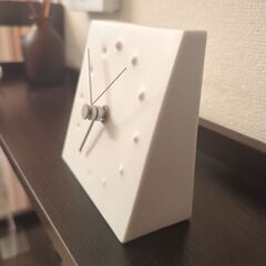ミニマリストホワイトスクエアクロックの画像