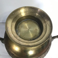 真鍮製の持ち手が龍の壷の画像