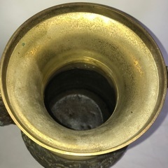 真鍮製の持ち手が龍の壷の画像