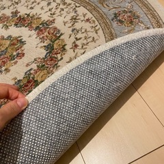 丸いカーペットの画像