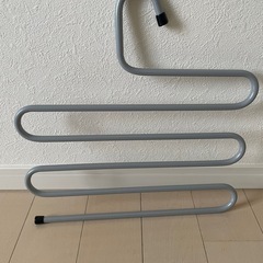 IKEA ズボンハンガー スラックスハンガーの画像