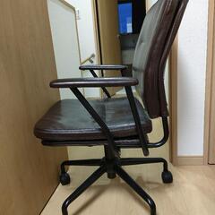 ニトリで購入した合成皮革 ワークチェア(Nシールド スモークDH DBR)の画像