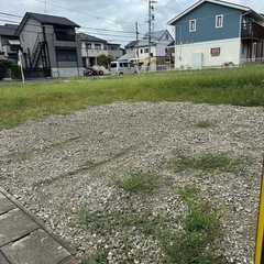 空き土地の草刈り、草引き、草の積み込みなどの画像