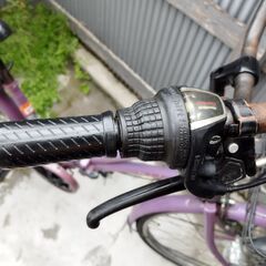 折り畳み自転車　6段変速　紫　２６型　オートライト　ベル付き　後輪ロック付き　譲渡証明書あり　後輪スポーク折れてパンクもしてますの画像
