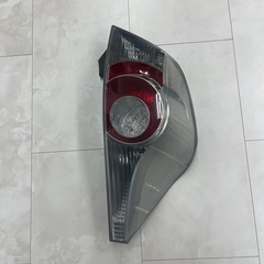 トヨタ アクア nhp10 助手席側　純正テールライトの画像