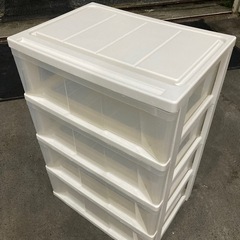 ４段プラスチックケース