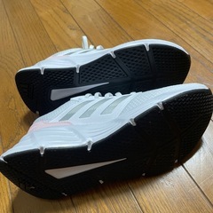 新品未使用 adidas アディダス スニーカー 24 レディースの画像