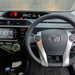 ★禁煙車！低走行4.1万㌔！中期！アクア【S】Pスタート！純正ナビ！フルセグ！Bluetooth！ステリモ！センターコンソール！ETC！Bカメラ！の画像