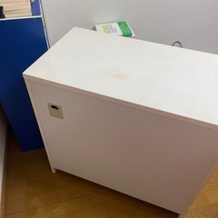 折りたためる机の画像