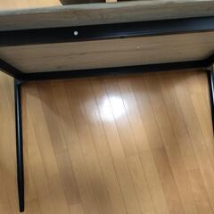 軽量ダイニングテーブルの画像