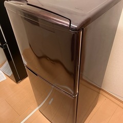 AQUA AQR-141A  冷蔵庫137L　2012年式の画像