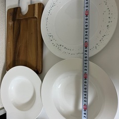 【お皿セット＆ウッドボード】比較的きれい◎パスタ皿・プレート・木製カッティングボードの画像