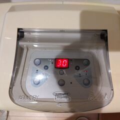 除湿機 デロンギ製 DE250ECO Delonghiの画像