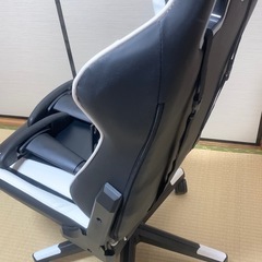 ゲーミングチェア（GT Racing）の画像