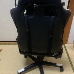 ゲーミングチェア（GT Racing）の画像