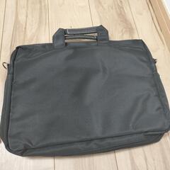 【新品。定価1万円】LINAGINO ブラック パソコン対応ビジネスバッグの画像