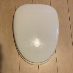 トイレの便座(シャワー無し)TOTOの画像
