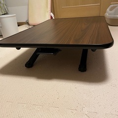 高さ調節できるデスクの画像