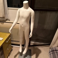 マネキンと木馬の画像
