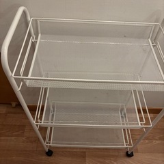 分解できるタイヤ式のラックの画像