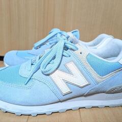 New Balance 574 ライトブルー スニーカーの画像
