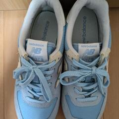 New Balance 574 ライトブルー スニーカーの画像