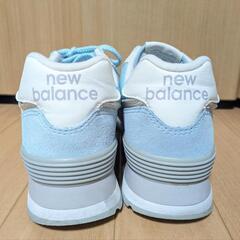 New Balance 574 ライトブルー スニーカーの画像