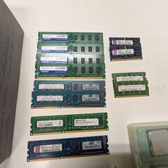 電源ユニットとメモリの画像