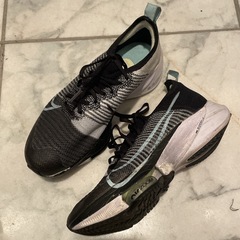 【かなり難あり】NIKEのランニングシューズです☺️の画像