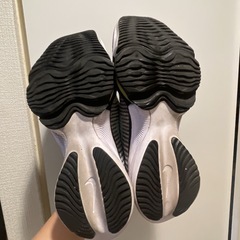【かなり難あり】NIKEのランニングシューズです☺️の画像