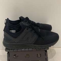 ニューバランス　スニーカー　MRL247の画像