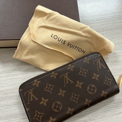 【ルイヴィトン】内側が赤で可愛い長財布❣️❣️の画像