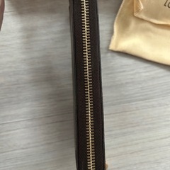 【ルイヴィトン】内側が赤で可愛い長財布❣️❣️の画像