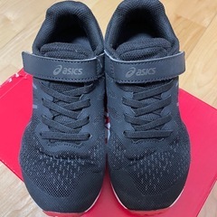 ⭐︎NEW asics スニーカー19.0⭐︎の画像