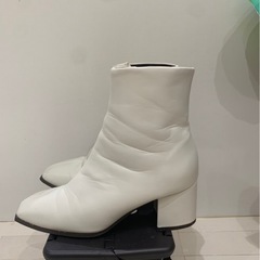 ショートブーツの画像