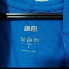 UNIQLO青パーカー　スポーツウェアの画像