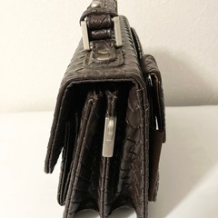 【新品】　手提げハンドバッグ　網目レザー調　濃い茶の画像