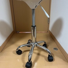 キャスター付き椅子の画像