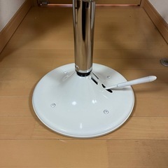 キャスター付き椅子の画像