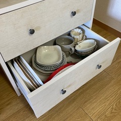 キャビネット　カップボード　食器棚の画像