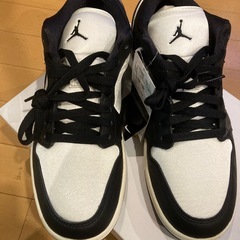 AIR JORDAN1ロー　スニーカー ホワイト/ブラックウィメンズ27.5cmエアジョーダン
の画像