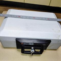 ☆セントリー耐火金庫　１１６０　セキュリティ　保管庫　ファイヤー　セーフ　ハンディ　ポータブル　現金払可☆☆☆の画像
