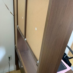 棚付き勉強机 コンセント付きの画像
