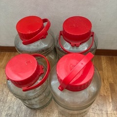 差し上げます！梅干しを作ってました！8リットル瓶3個と5リットル瓶1個の画像